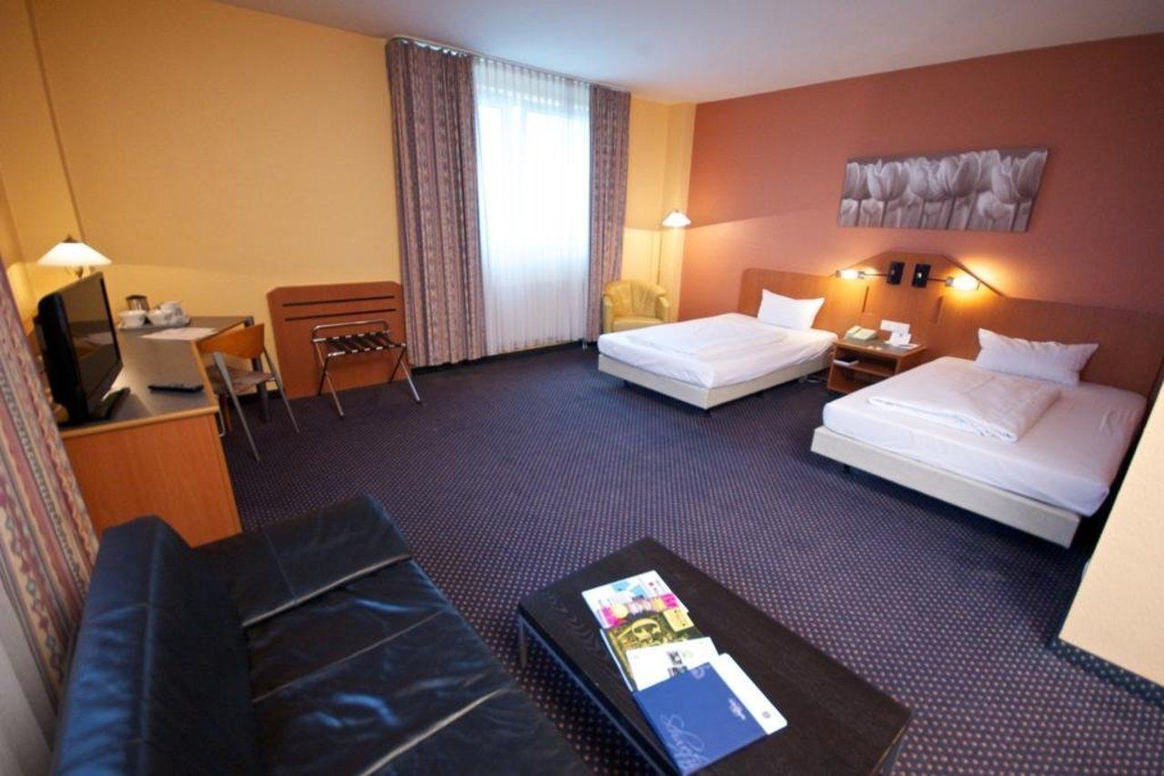 Arcadia Hotel Heidelberg Шветцинген Экстерьер фото