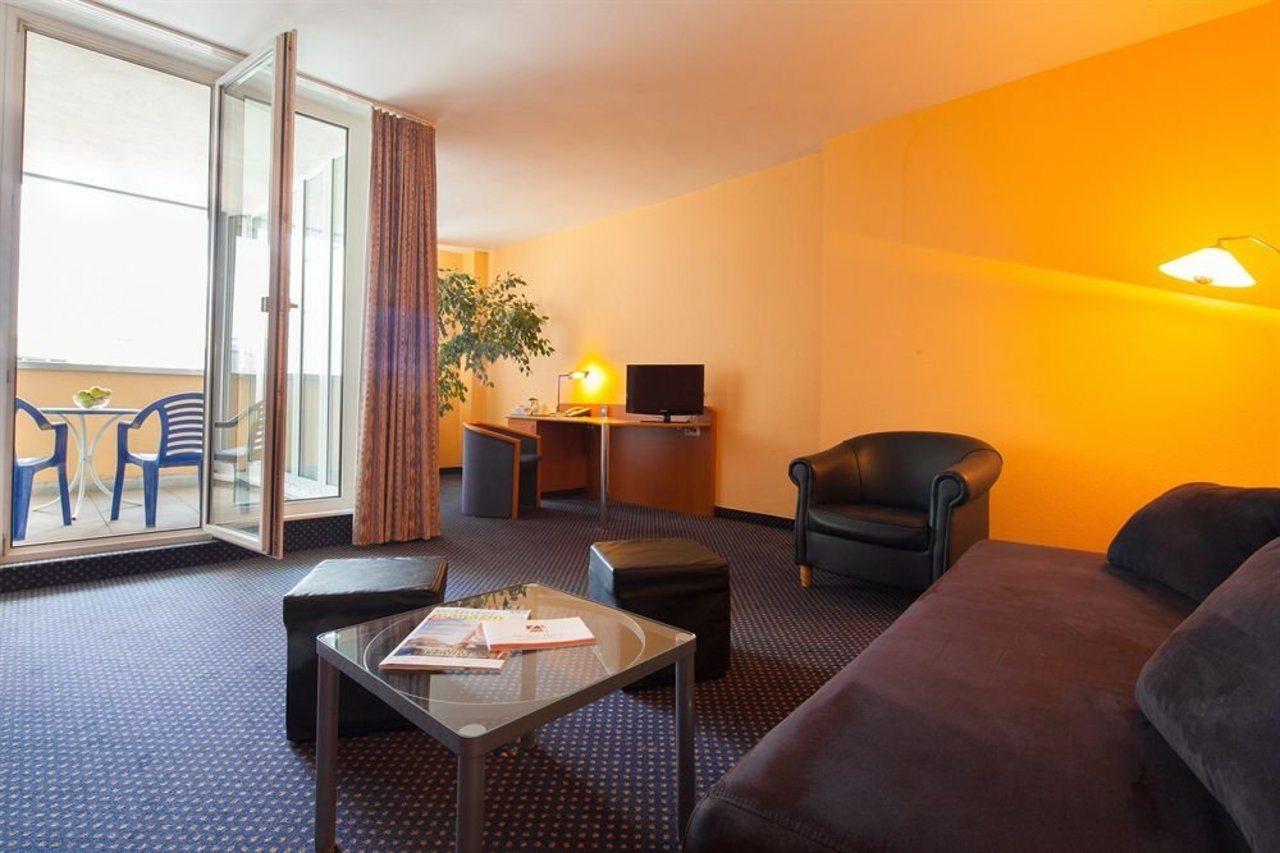 Arcadia Hotel Heidelberg Шветцинген Экстерьер фото