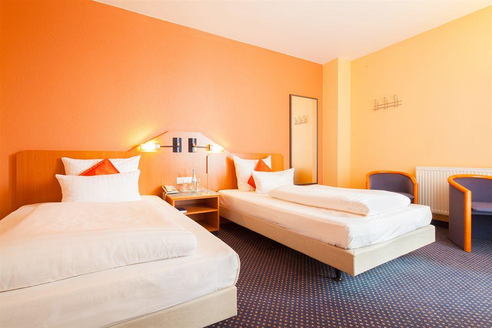 Arcadia Hotel Heidelberg Шветцинген Экстерьер фото