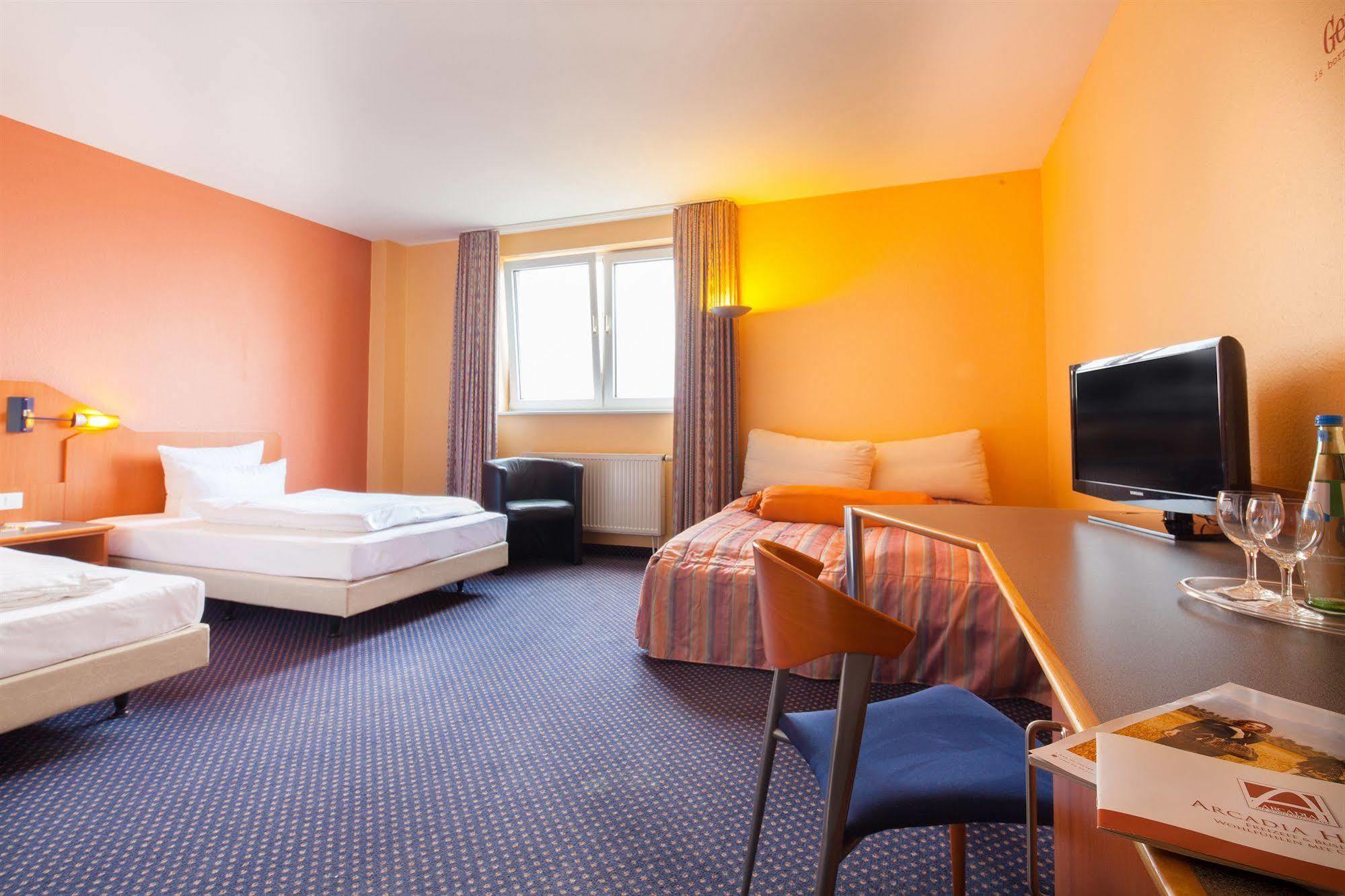 Arcadia Hotel Heidelberg Шветцинген Экстерьер фото