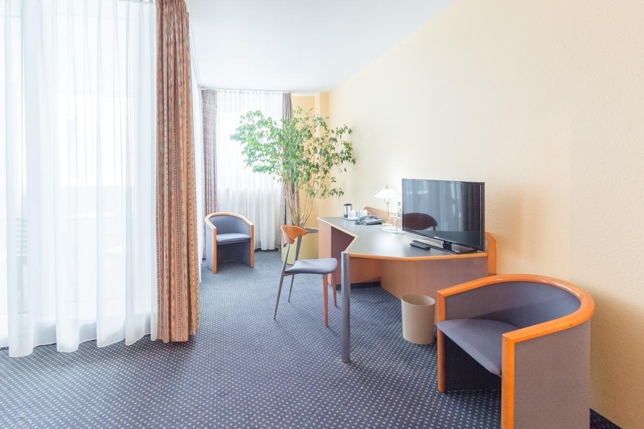 Arcadia Hotel Heidelberg Шветцинген Экстерьер фото