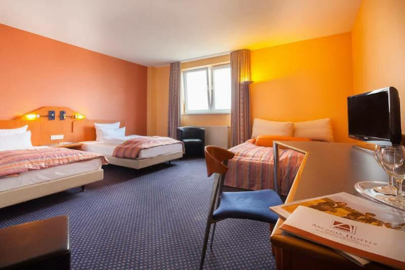 Arcadia Hotel Heidelberg Шветцинген Экстерьер фото